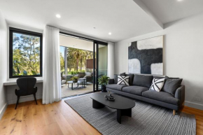 Executive 1 bed opposite Long Reef Golf Course